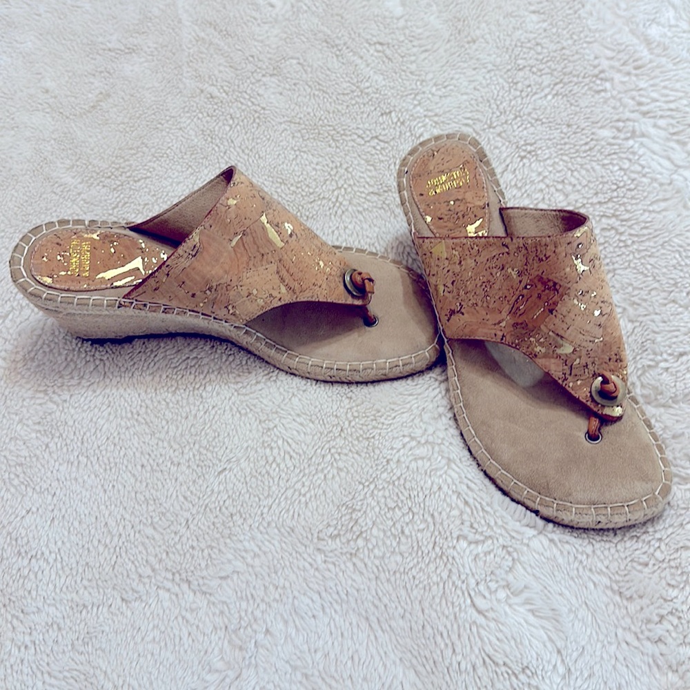 Johnston&Murphy. Size 9m tan cork new 2 3/4 wedge